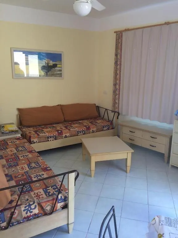 Casa Vacanze Gaia Trinità dʼAgultu Semesterbostad